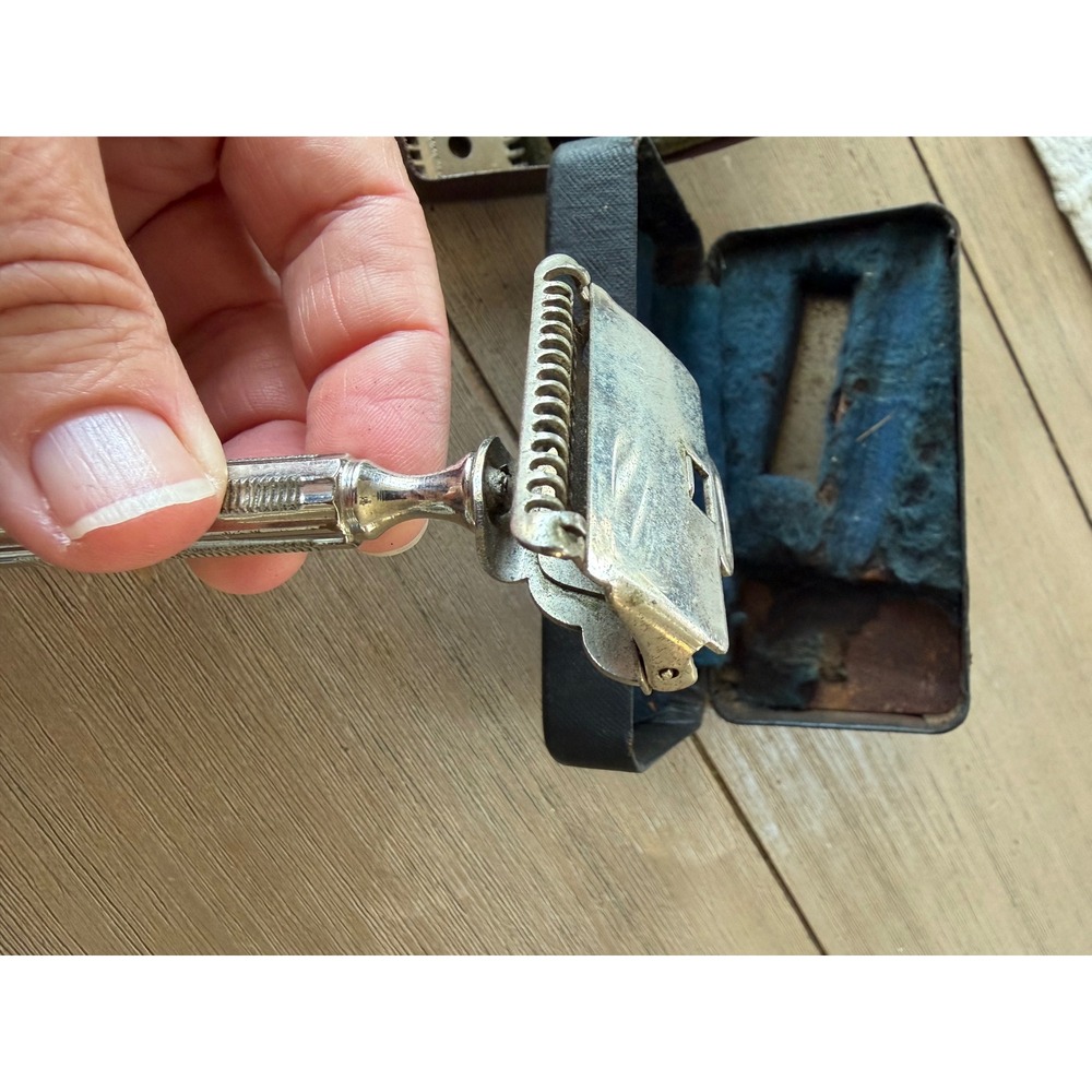 Lot of vintage safety razors Gillette Gem with cases - Picture 9 of 10